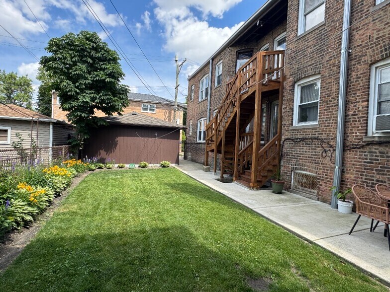 Building Photo - 3562 W Henderson St
