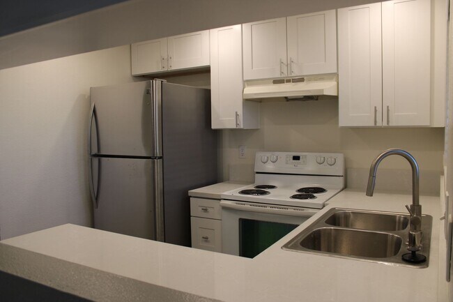 Building Photo - 621 D St