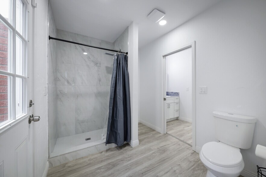 Building Photo - 501 Magnolia Ave