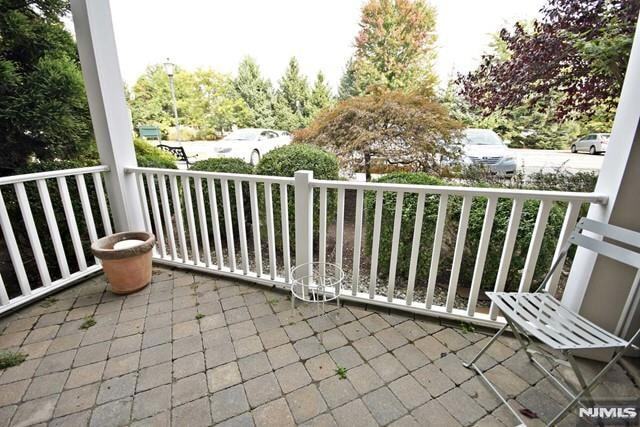 Building Photo - 5 Tenakill Park E