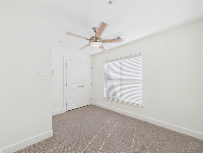 Building Photo - 711 W 32nd St