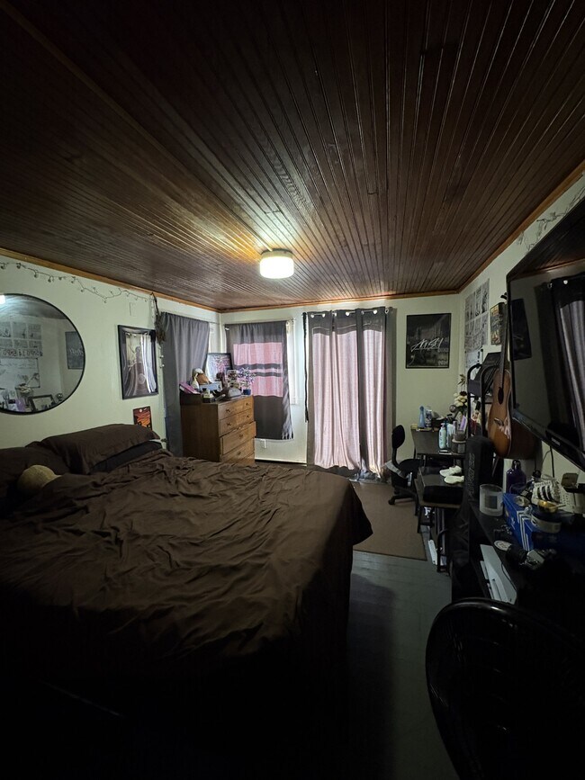 Building Photo - 109 Pelham Rd