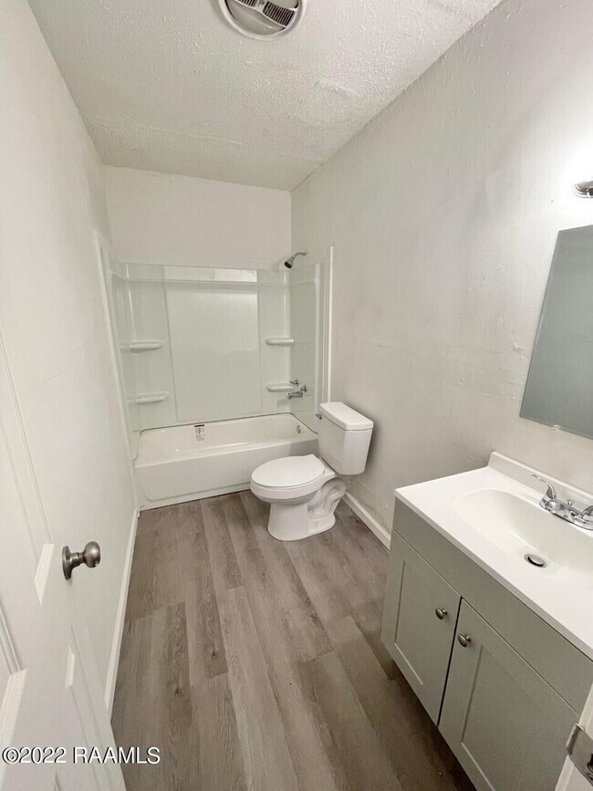 Building Photo - 391 W Railroad Ave