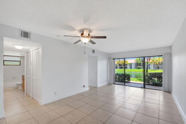 Building Photo - 1495 Lake Crystal Dr