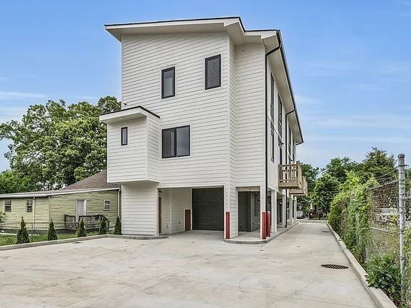 Building Photo - Modern Luxury Meets Everyday Comfort | 2025-Built 2BR Townhome | Near Southside Living