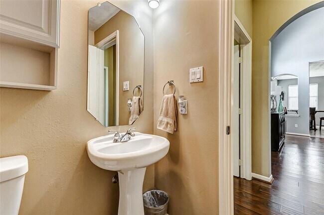 Building Photo - 2208 Breezeway Bend Dr