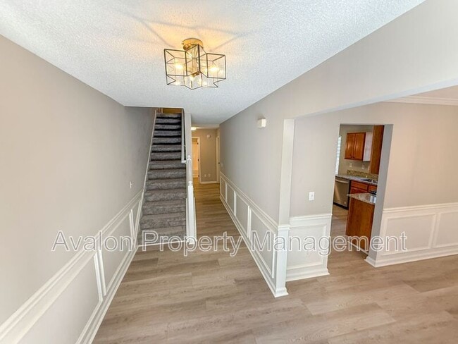 Building Photo - 282 Bonnes Dr SW