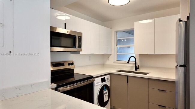 Building Photo - 840 NW 87th Ave