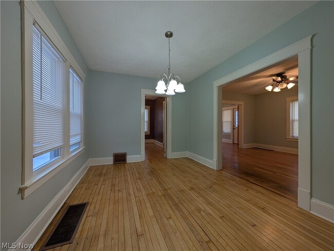 Building Photo - 1560 Coutant Ave