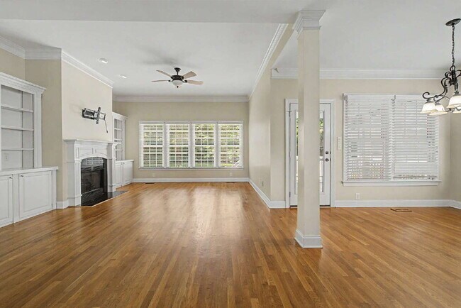 Building Photo - Spacious and Move-in Ready 4-Bedroom in Cary!
