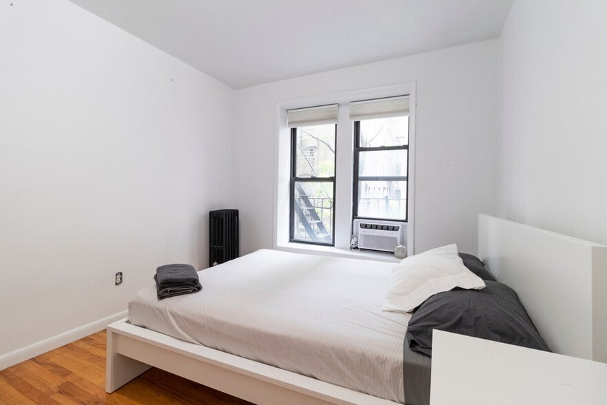 Building Photo - 320 E 93rd St