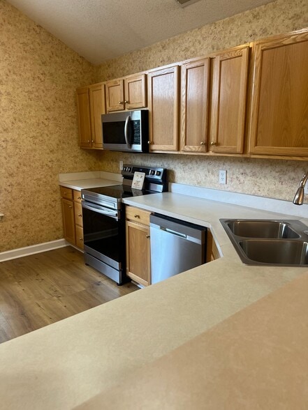 Building Photo - 5016 Bartholomew's Ln