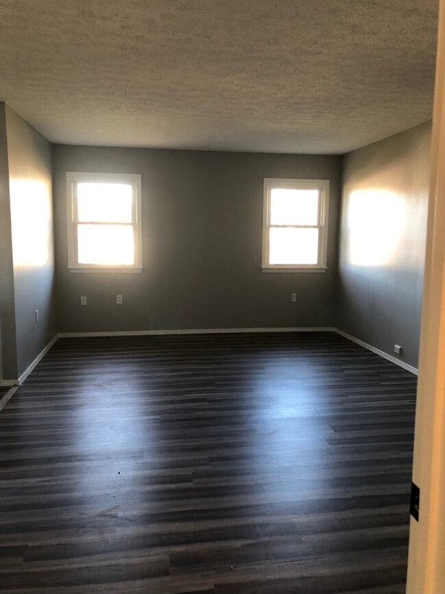 Building Photo - Beautiful  4 bedroom Remodeled Home in Ravenwood  Springfield MO