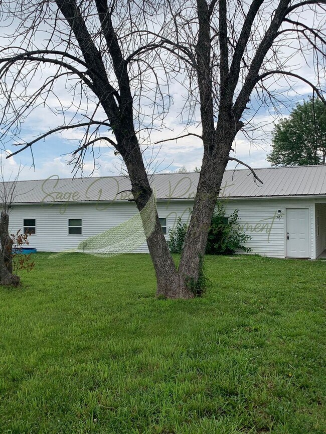 Building Photo - 761 NE 101st Rd