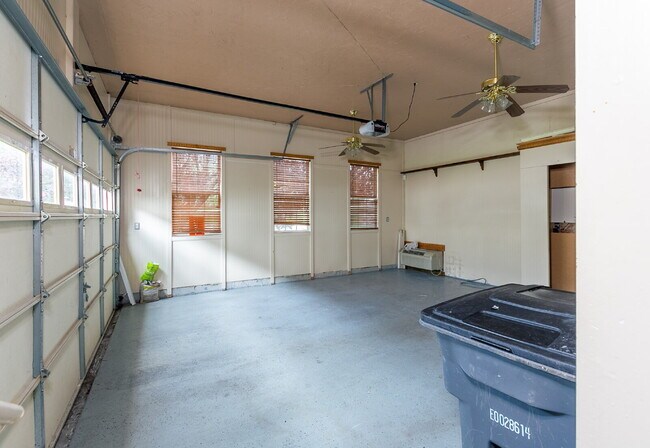 Building Photo - Spacious, Light-Filled Home in the Desirable Broadlands