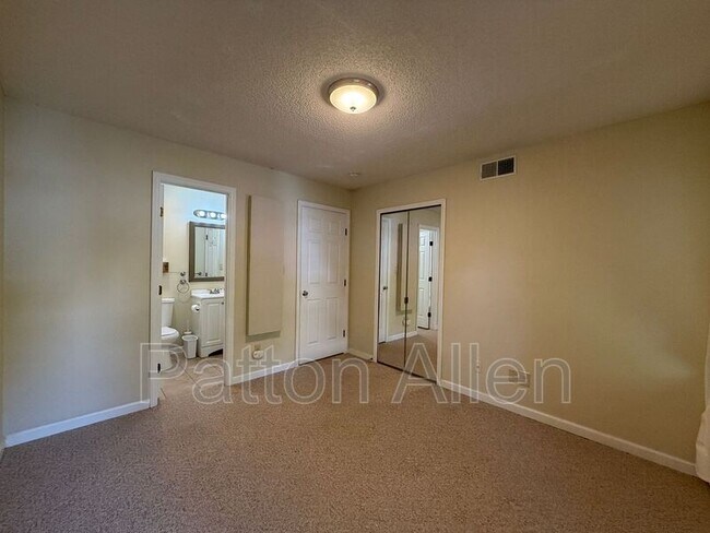 Building Photo - 1304 Abbey Cir