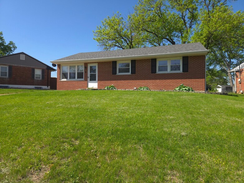 Building Photo - 10718 Cathy Dr