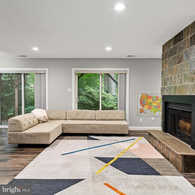 Building Photo - 3704 Oak Hill Way