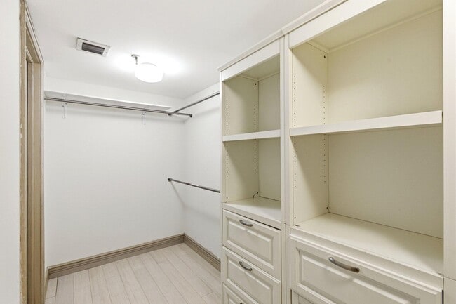 Building Photo - 4605 S Ocean Blvd