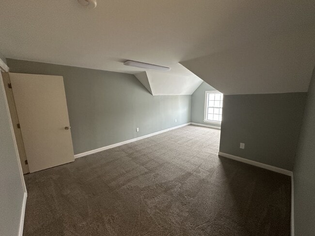 Building Photo - Recently Updated 3BR Townhouse | 2 Parking Spots | Prime Dover Location | $2,300/mo
