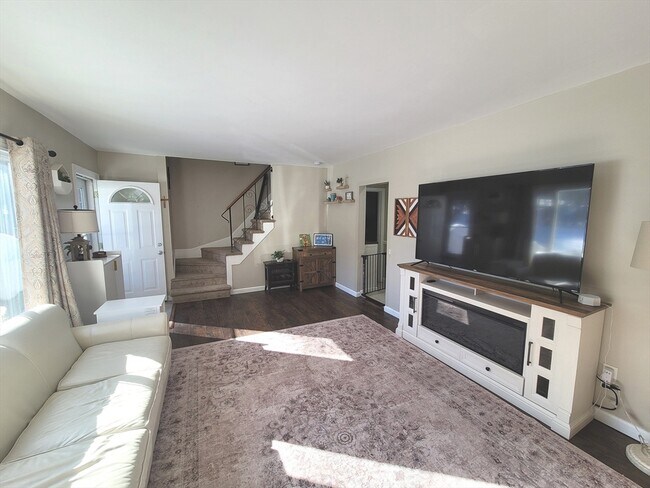 Building Photo - 273 Forge Village Rd