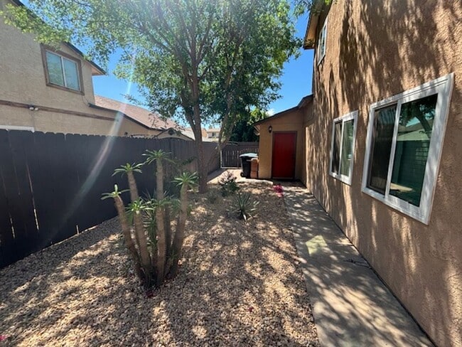 Building Photo - 2150 W. Hamitlon Ave., El Centro
