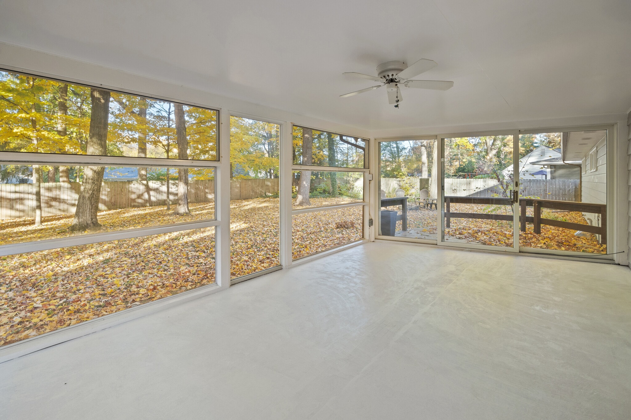 Building Photo - 1527 Summit Dr