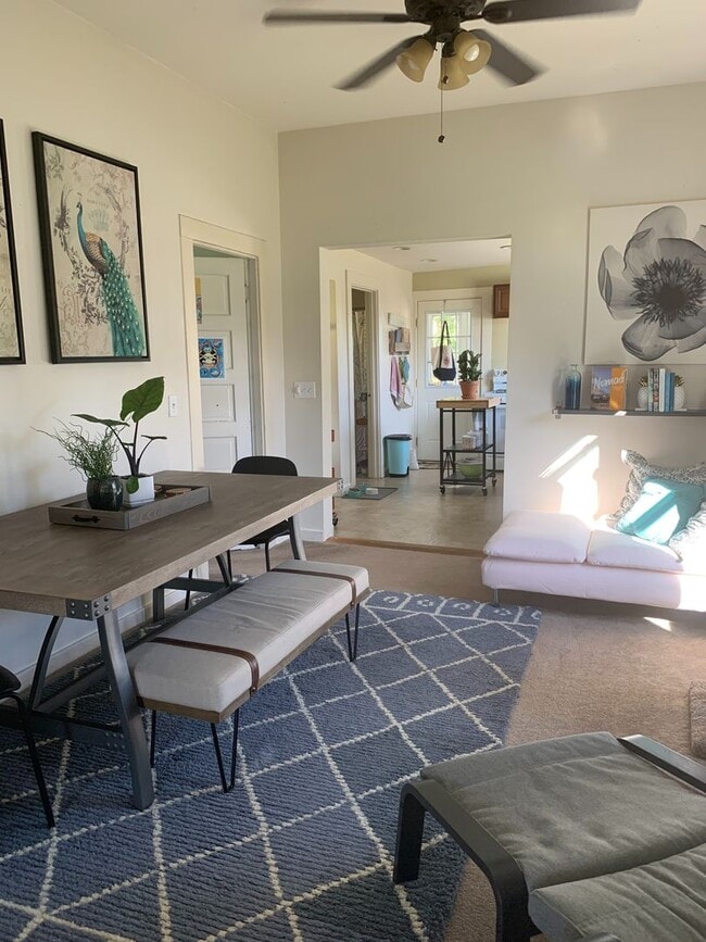 Building Photo - Cute one story rental in snohomish