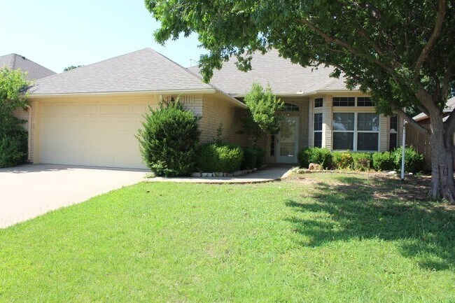 Primary Photo - Great West side home located close to shop...