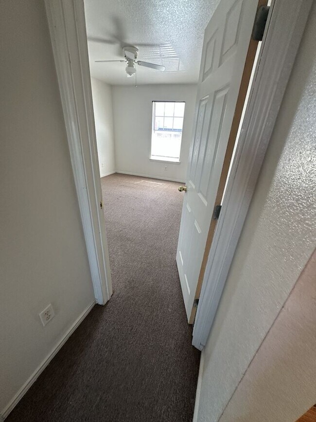 Building Photo - 3601 Malibu Ln