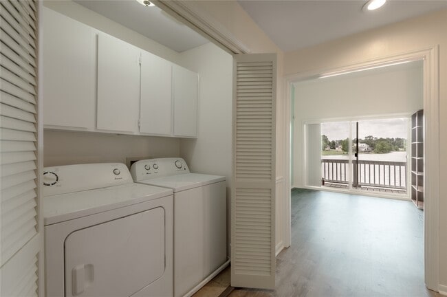 Building Photo - 208 Waters Edge