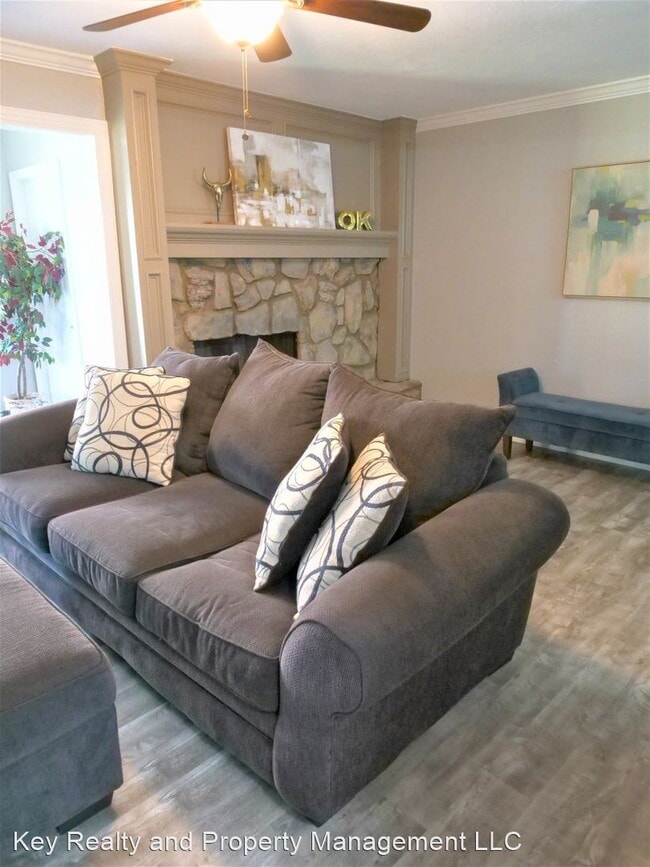 Building Photo - 2 br, 1.5 bath House - 8131 NW 23rd St - 8...