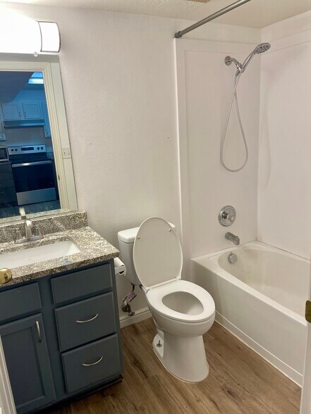 Building Photo - 2406 E 1170 S