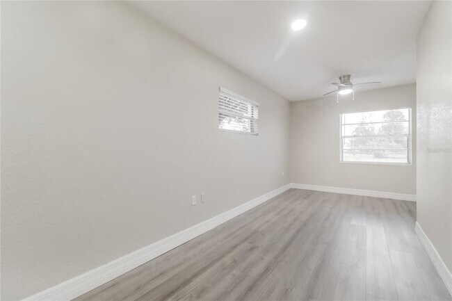 Building Photo - 6808 Ravenna Ave