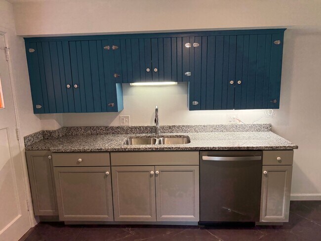 Building Photo - Two Bedroom Duplex Located Just Blocks from Downtown - No Students Permitted