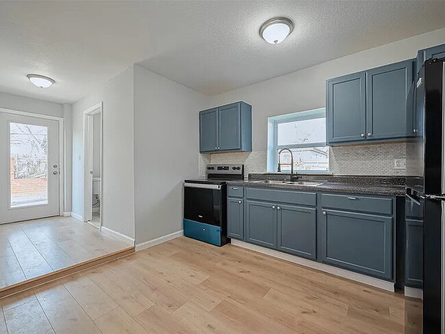 Building Photo - "Duplex- 2100 Sq Ft of Comfort!"