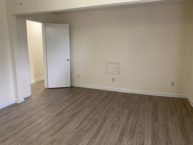 Building Photo - SHORT TERM HOME RENTAL AVAILABLE IN DESIRABLE HAYES BARTON/MIDTOWN--RANCH--3 BEDROOMS-2 BATHS--RO...