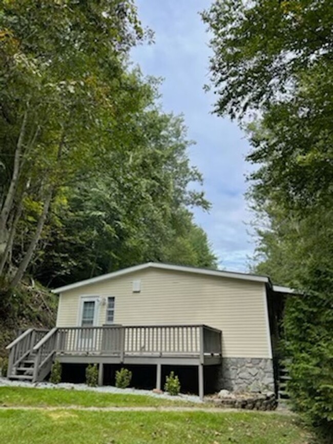 Building Photo - Freshly Updated Home In Valle Crucis