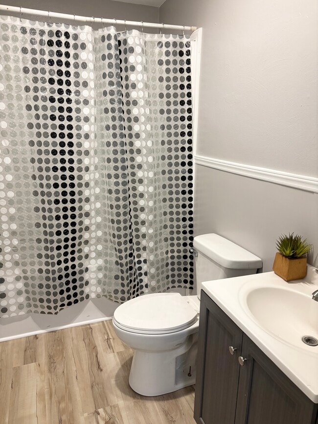 Building Photo - Birchwood Dr