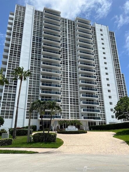 Building Photo - 2701 N Ocean Blvd