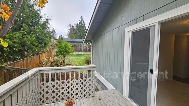 Building Photo - 1155 Silverleaf Ct E