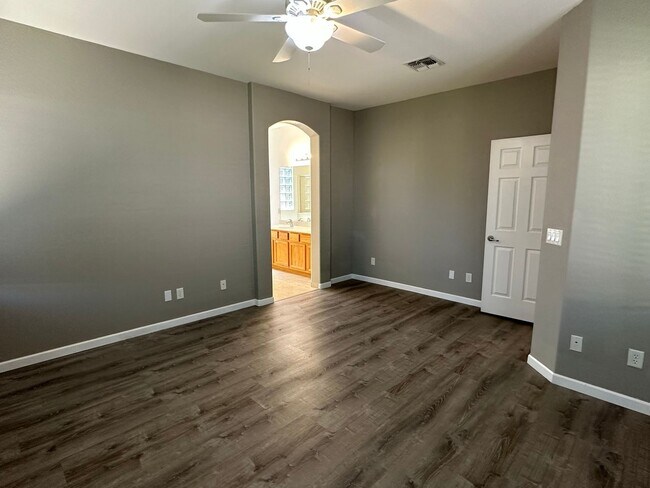 Building Photo - 4560 E Murrieta Rd