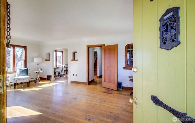 Building Photo - Baran (2018 11th St.)