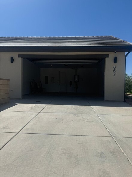 Building Photo - 662 Rosa Ln