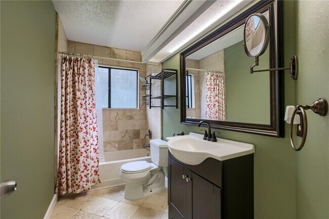 Building Photo - 12320 Thompkins Dr