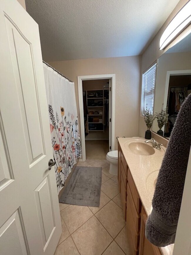 Building Photo - AVAILABLE NOW!  Beautiful 3BD/3BA North West HOME Resort-Style Living Across from Omni Tucson Nat...