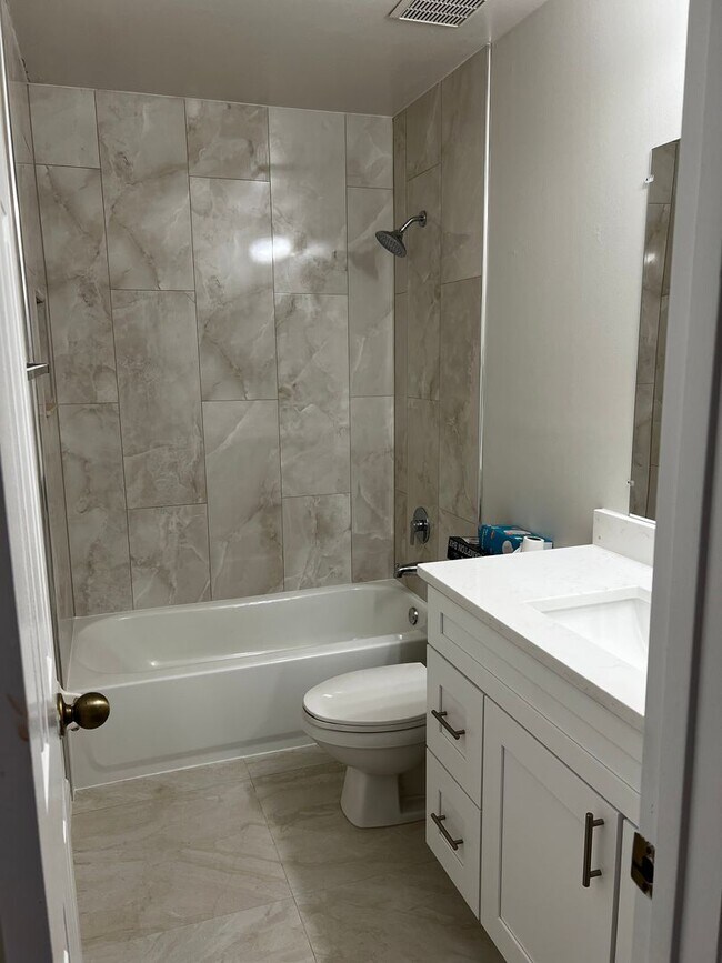 Building Photo - SANDPOINTE TOWNHOMES