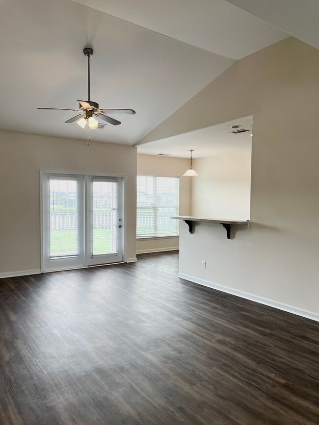 Building Photo - 3 Bedroom, 1 bath, with fenced in backyard...