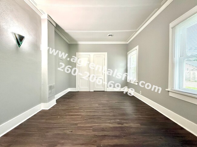 Building Photo - 1 Bedroom House