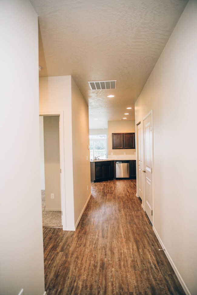 Building Photo - 317 S Marigold Ln